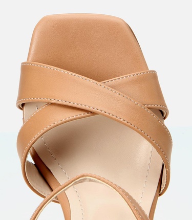  Kadın Bej Dolgu Topuklu Sandalet