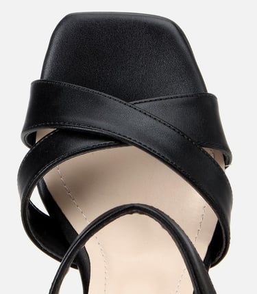  Kadın Siyah Dolgu Topuklu Sandalet