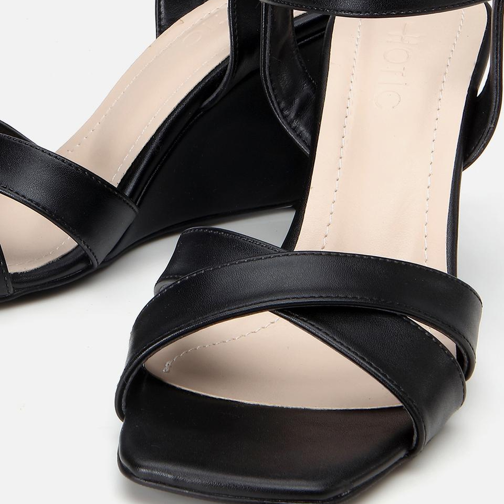 Kadın Siyah Dolgu Topuklu Sandalet