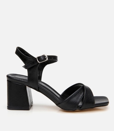  Kadın Rugan Siyah Abiye Kalın Topuklu Sandalet