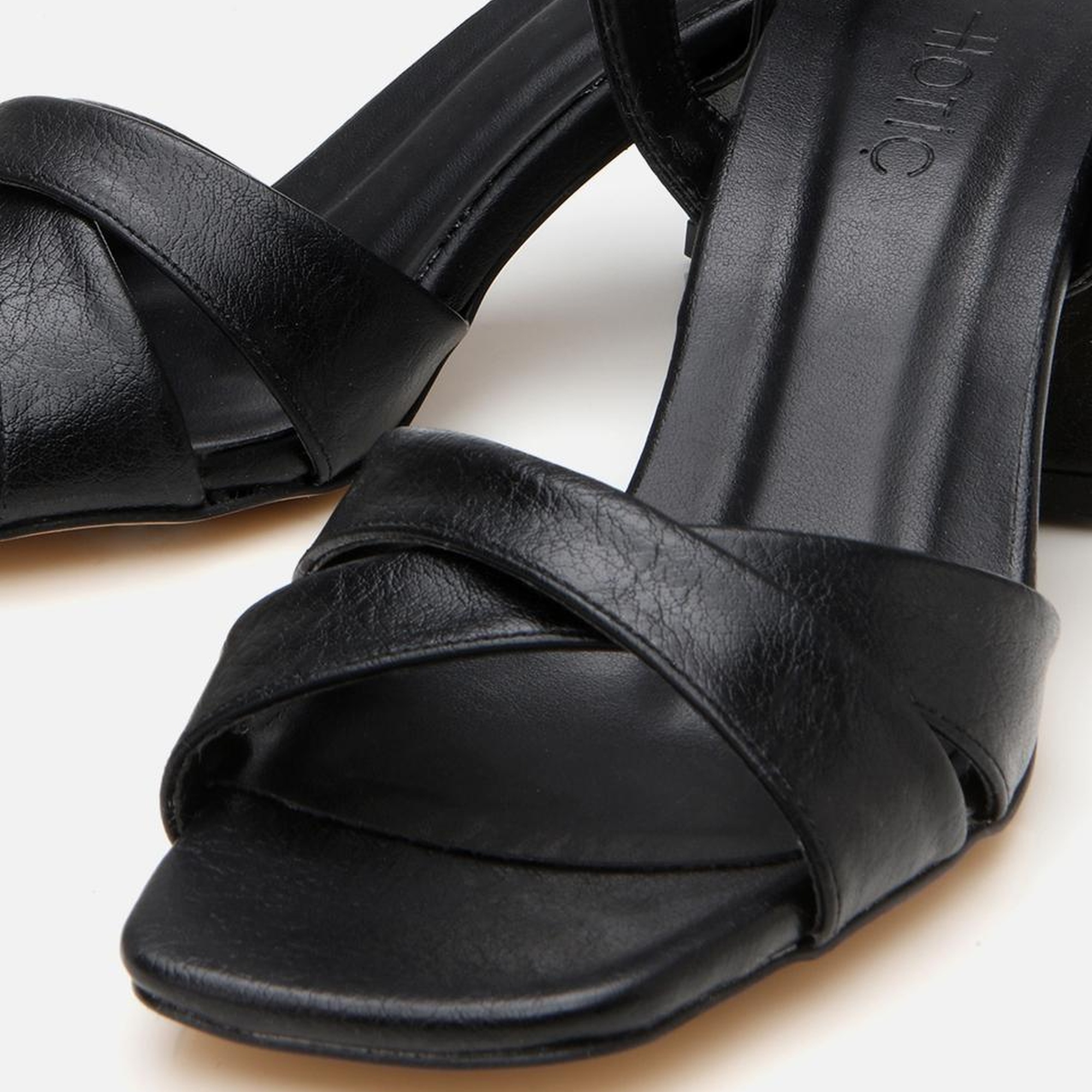 Kadın Rugan Siyah Abiye Kalın Topuklu Sandalet