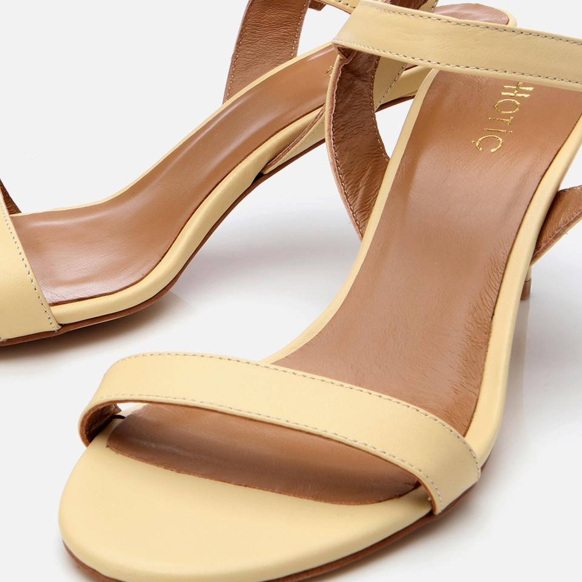 Kadın Deri Sarı Kemerli Topuklu Sandalet