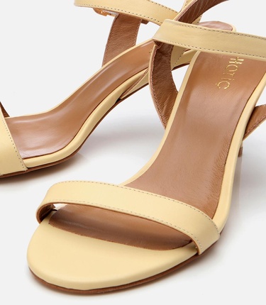  Kadın Deri Sarı Kemerli Topuklu Sandalet