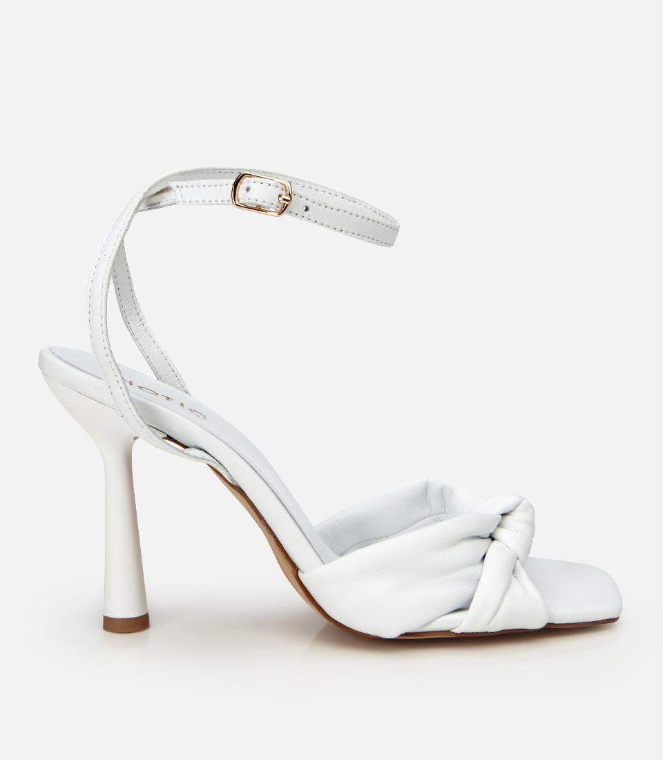  Kadın Deri Beyaz Kemerli Topuklu Sandalet