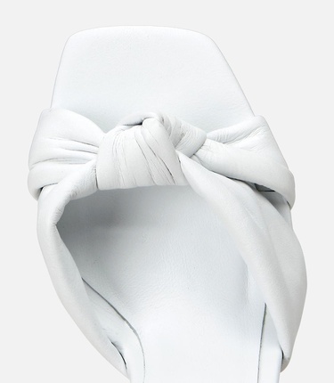  Kadın Deri Beyaz Kemerli Topuklu Sandalet