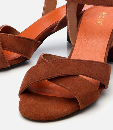  Kadın Süet Deri Taba Kemerli Kalın Topuklu Sandalet