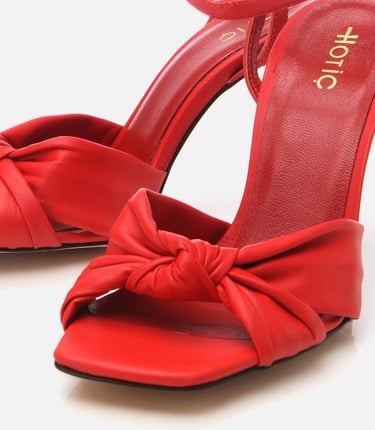  Kadın Deri Kırmızı Kemerli Topuklu Sandalet