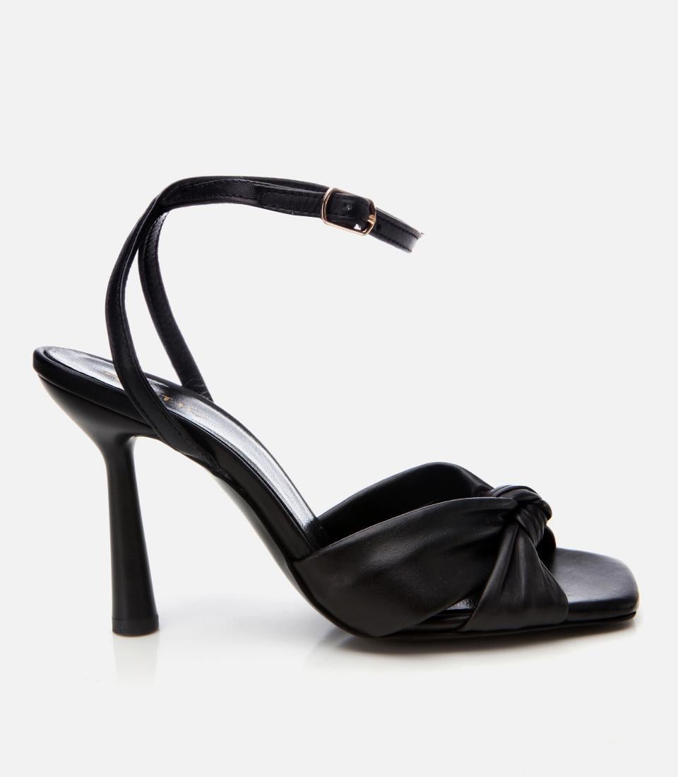  Kadın Deri Siyah Kemerli Topuklu Sandalet