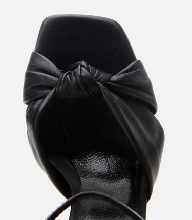  Kadın Deri Siyah Kemerli Topuklu Sandalet