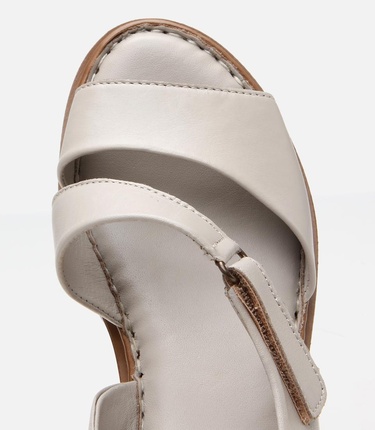  Kadın Deri Ekru Ayarlanabilir Rahat Topuklu Sandalet