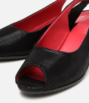  Kadın Deri Siyah Esnek Dolgu Topuklu Sandalet