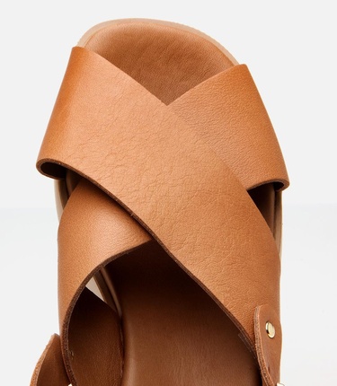  Kadın Deri Taba Kemerli Dolgu Topuklu Sandalet