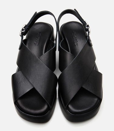  Kadın Deri Siyah Kemerli Dolgu Topuklu Sandalet