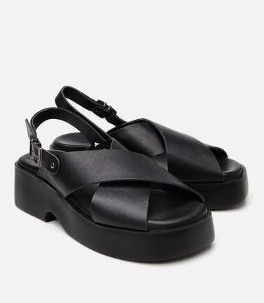  Kadın Deri Siyah Kemerli Dolgu Topuklu Sandalet