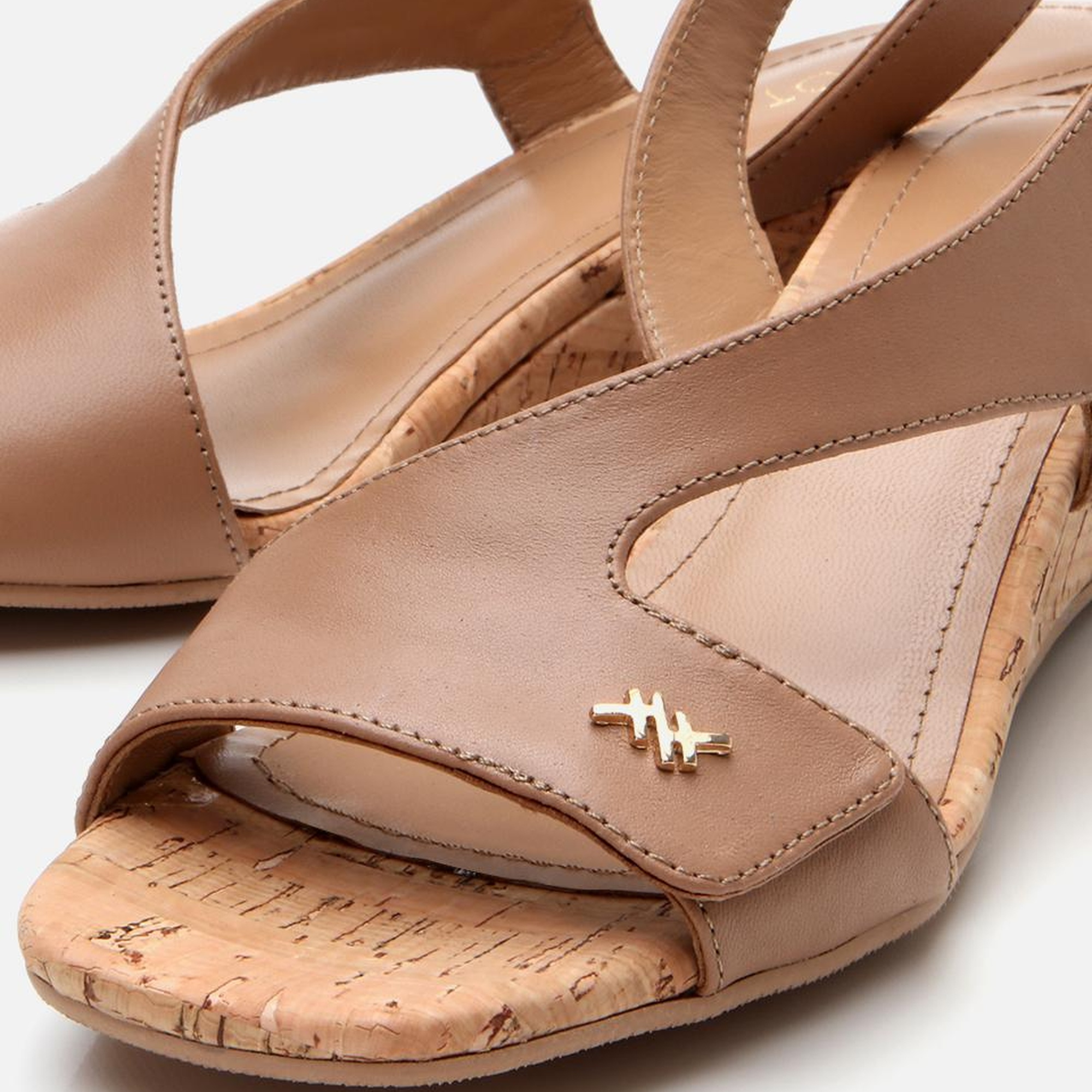 Kadın Deri Bej Kemerli Dolgu Topuklu Sandalet