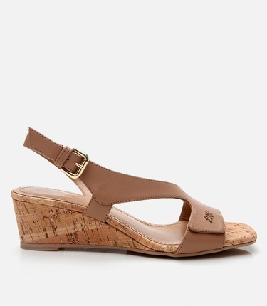  Kadın Deri Bej Kemerli Dolgu Topuklu Sandalet