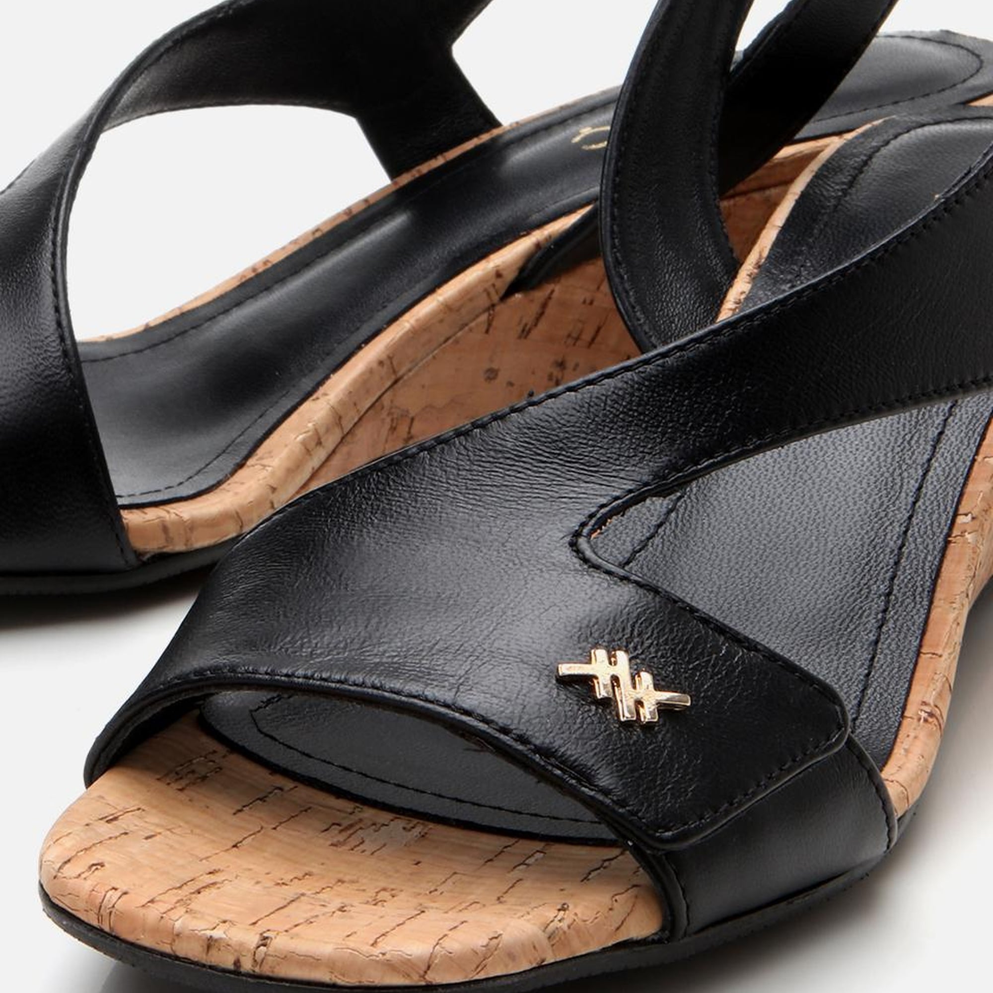 Kadın Deri Siyah Kemerli Dolgu Topuklu Sandalet