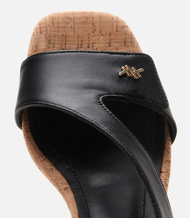  Kadın Deri Siyah Kemerli Dolgu Topuklu Sandalet