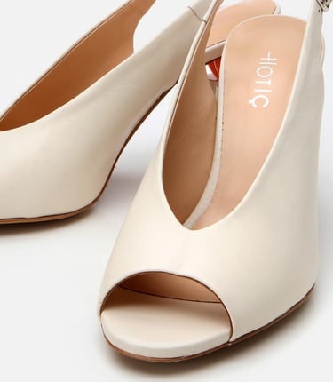  Kadın Deri Ekru Kalın Topuklu Sandalet