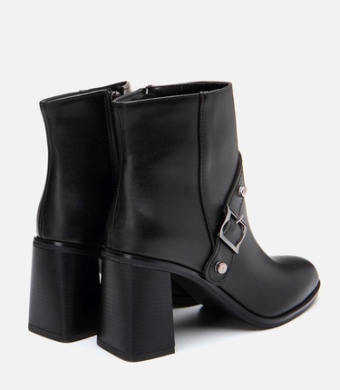  Kadın Siyah Tokalı Topuklu Bot