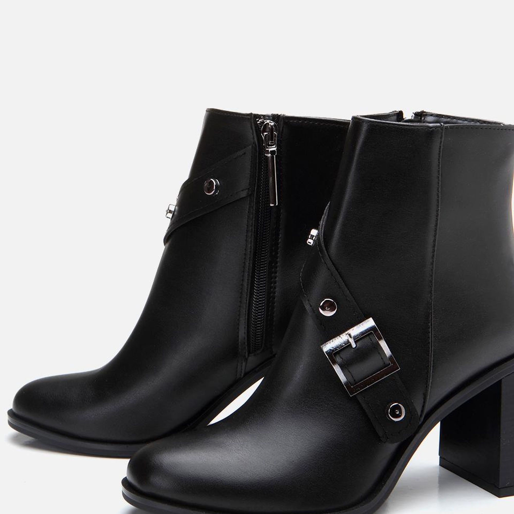 Kadın Siyah Tokalı Topuklu Bot