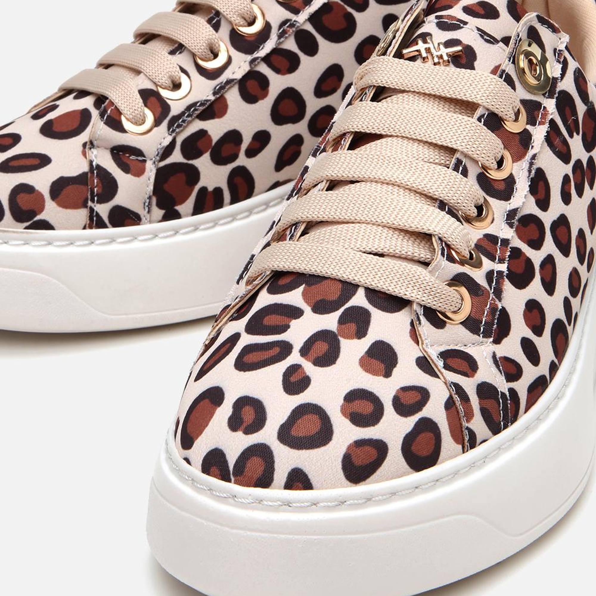 Kadın Bej Yaya Leopar Desenli Spor Ayakkabı