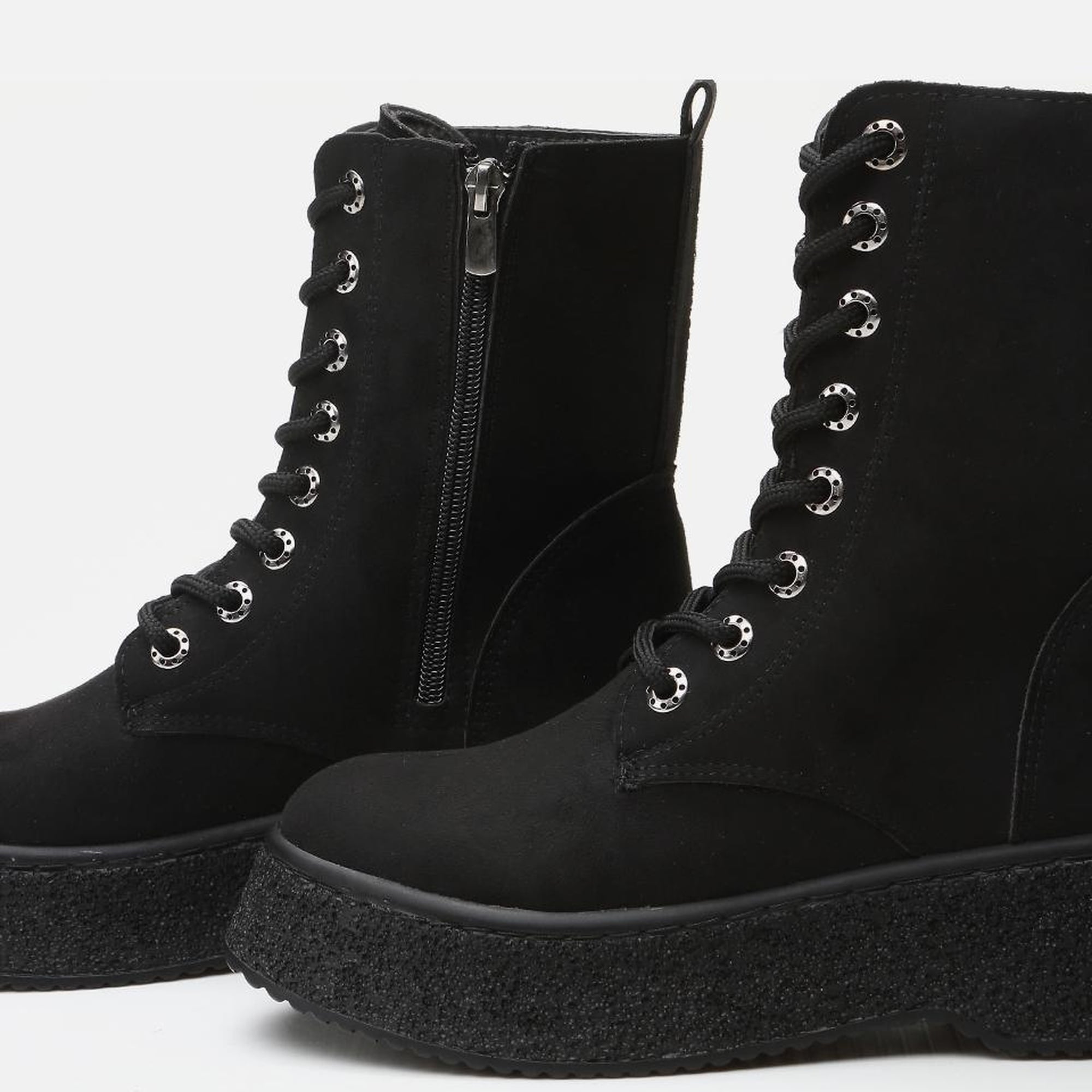 Kadın Siyah Kalın Tabanlı Bağcıklı Bot