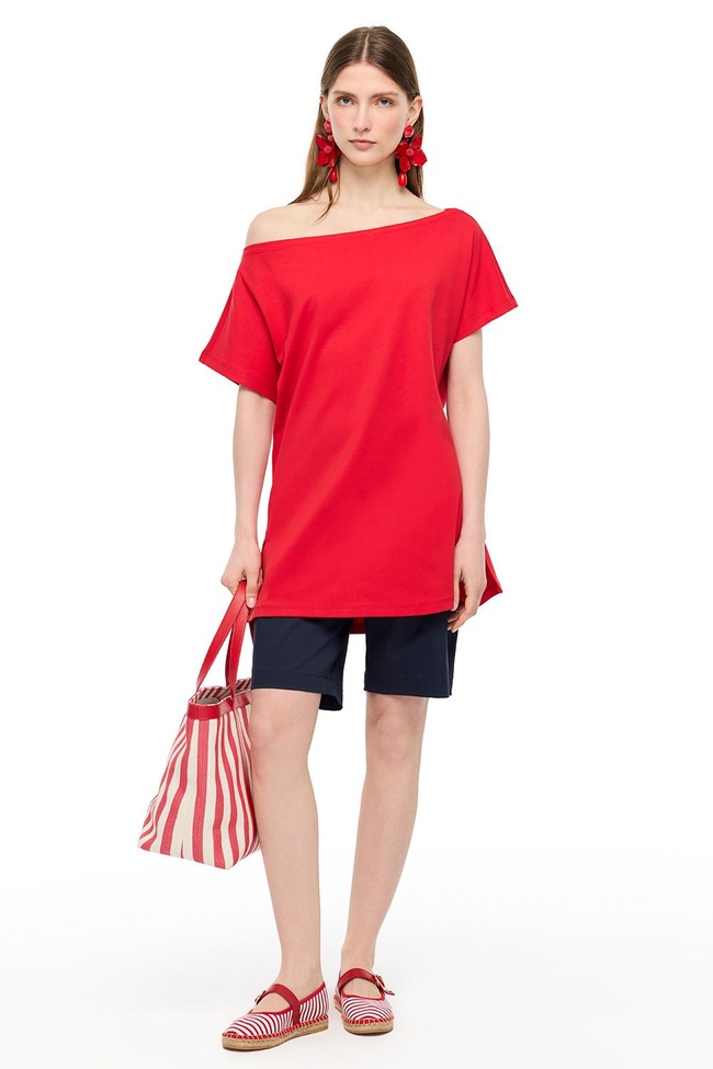  Kayık Yaka Pamuklu Tişört