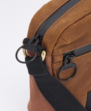  Barbour Field Yağlı Çapraz Askılı Çanta