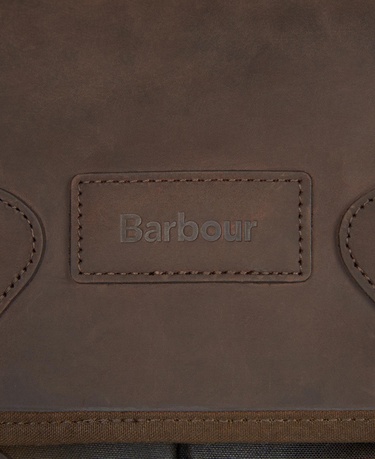  Barbour Yağlı Deri Tarras Postacı Çantası