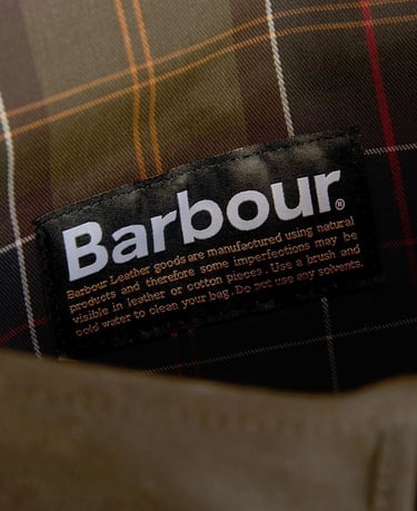  Barbour Yağlı Deri Tarras Postacı Çantası