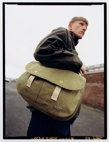  Barbour Transport Riever Omuz Çantası