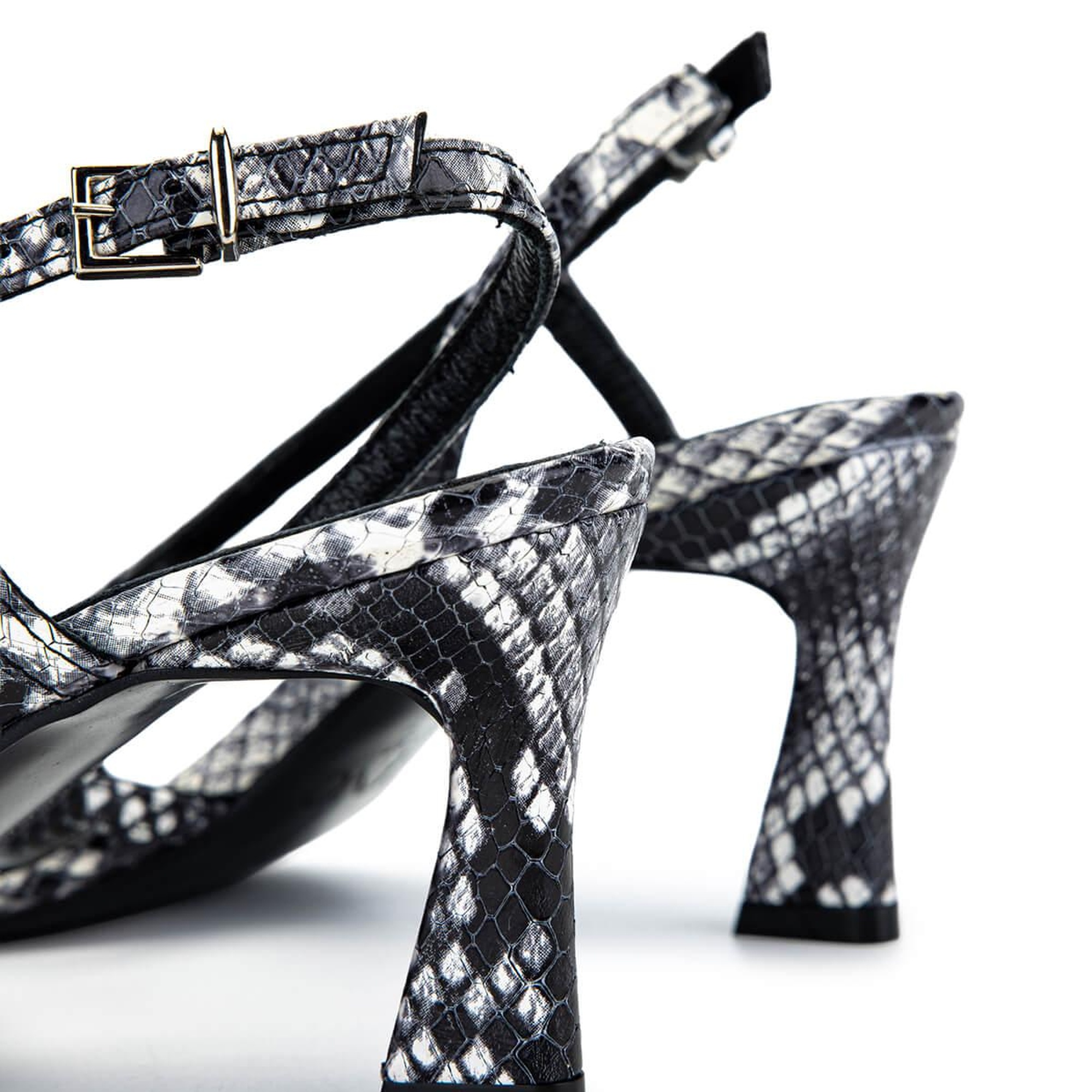 Tamer Tanca Kadın Hakiki Deri Siyah/Beyaz Yılan Topuklu Ayakkabı