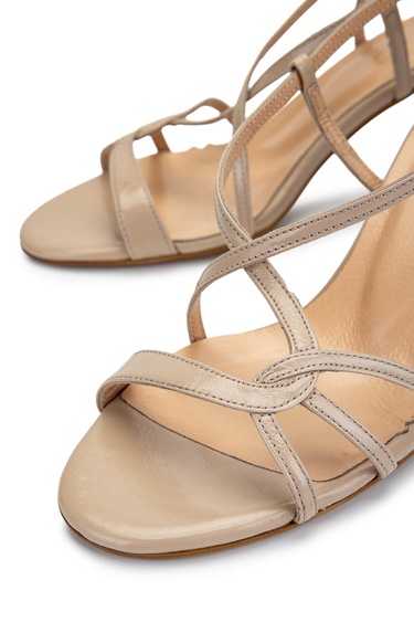  Tamer Tanca Kadın Hakiki Deri Bej Rugan Topuklu Ayakkabı