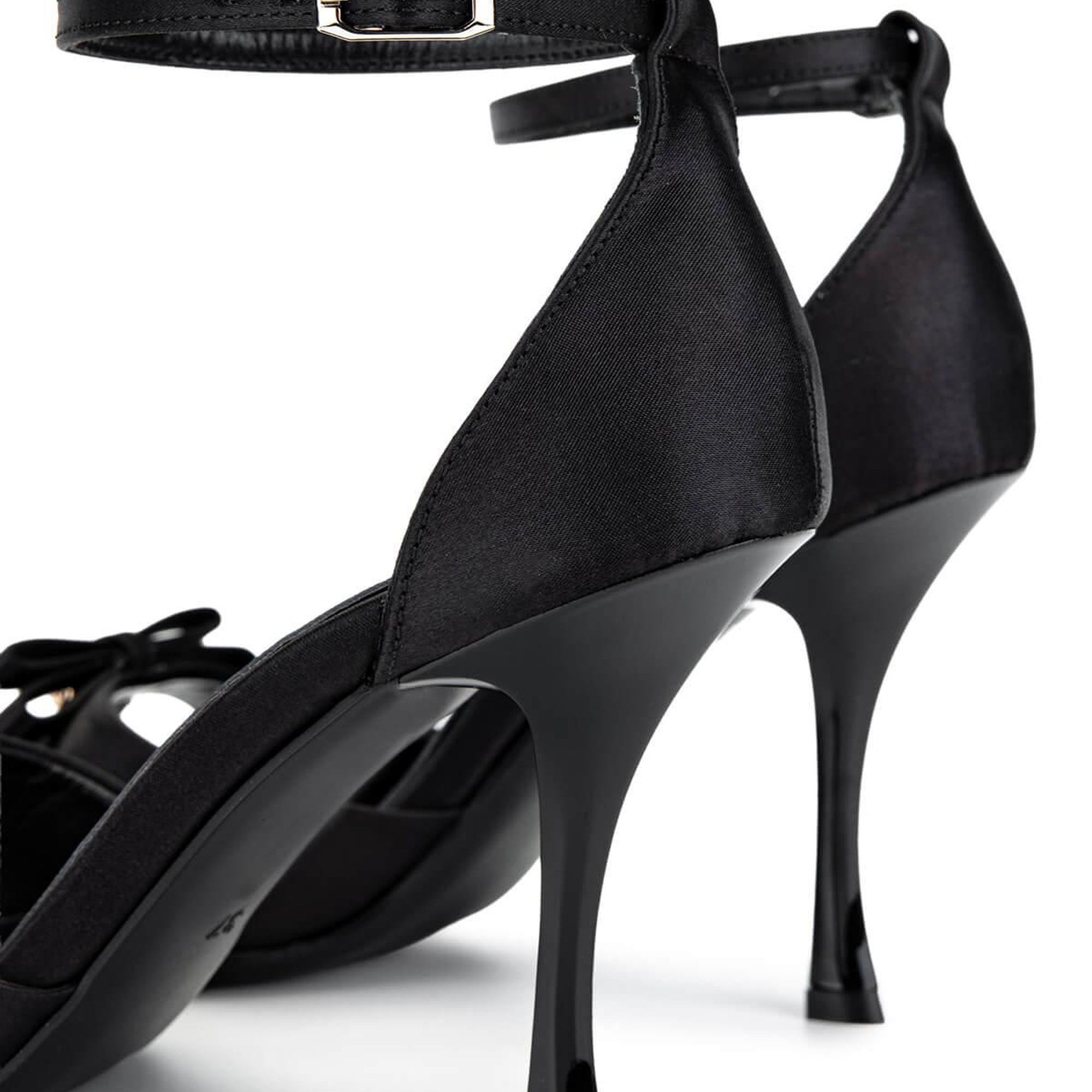 Tamer Tanca Kadın Hakiki Deri Siyah Saten Topuklu Ayakkabı