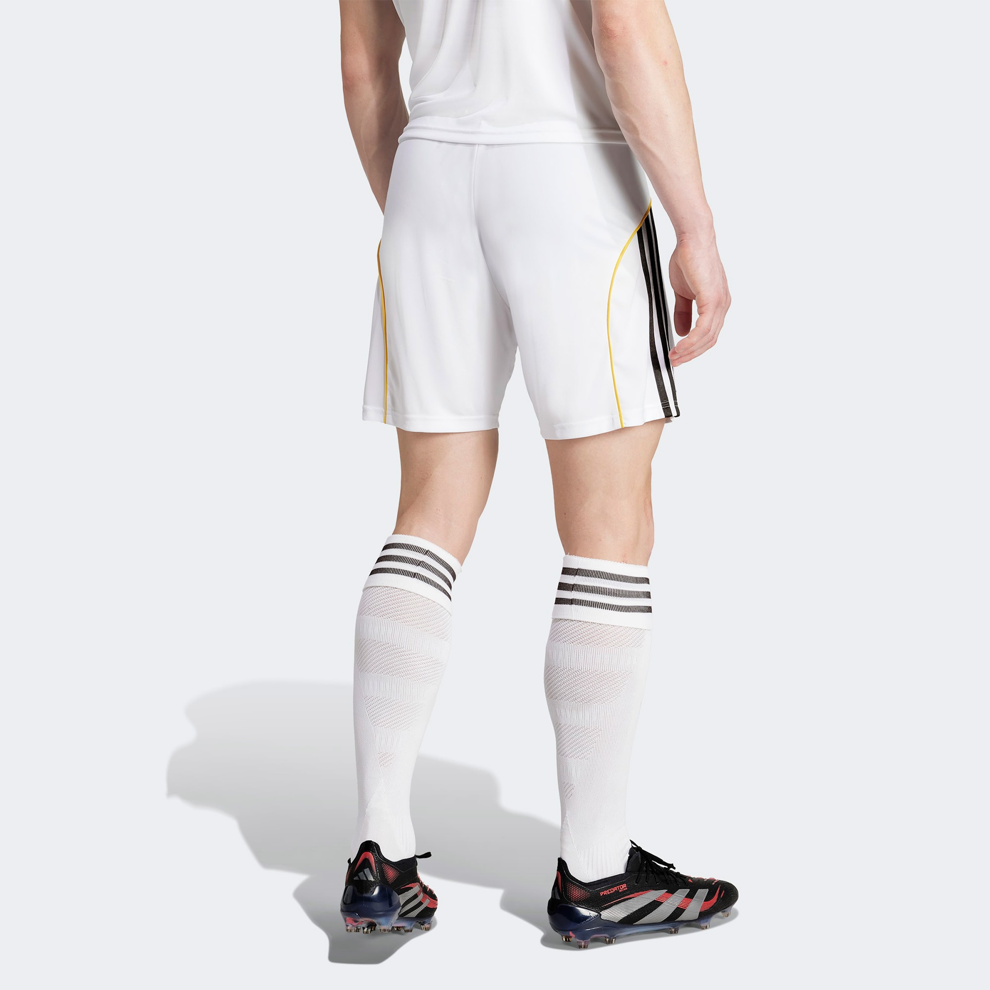adidas Real Madrid 25-26 Home Erkek Beyaz Futbol Şortu