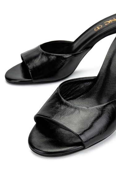  Tamer Tanca Kadın Hakiki Deri Siyah Rugan Topuklu Terlik