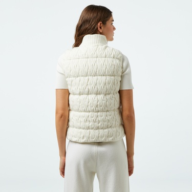  Lacoste Kadın Kapitone Regular Fit Dik Yaka Çift Taraflı Beyaz Yelek