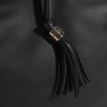  Kadın Siyah Püskül Detaylı Omuz Çantası