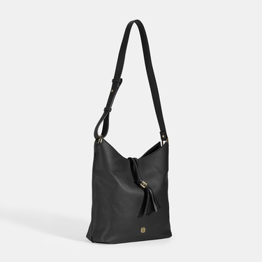  Kadın Siyah Püskül Detaylı Omuz Çantası