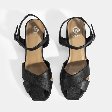  Kadın Siyah Ayarlanabilir Tokalı Deri Topuklu Sandalet