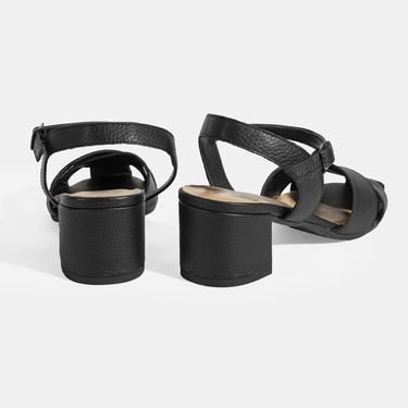  Kadın Siyah Ayarlanabilir Tokalı Deri Topuklu Sandalet