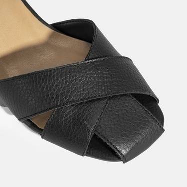  Kadın Siyah Ayarlanabilir Tokalı Deri Topuklu Sandalet