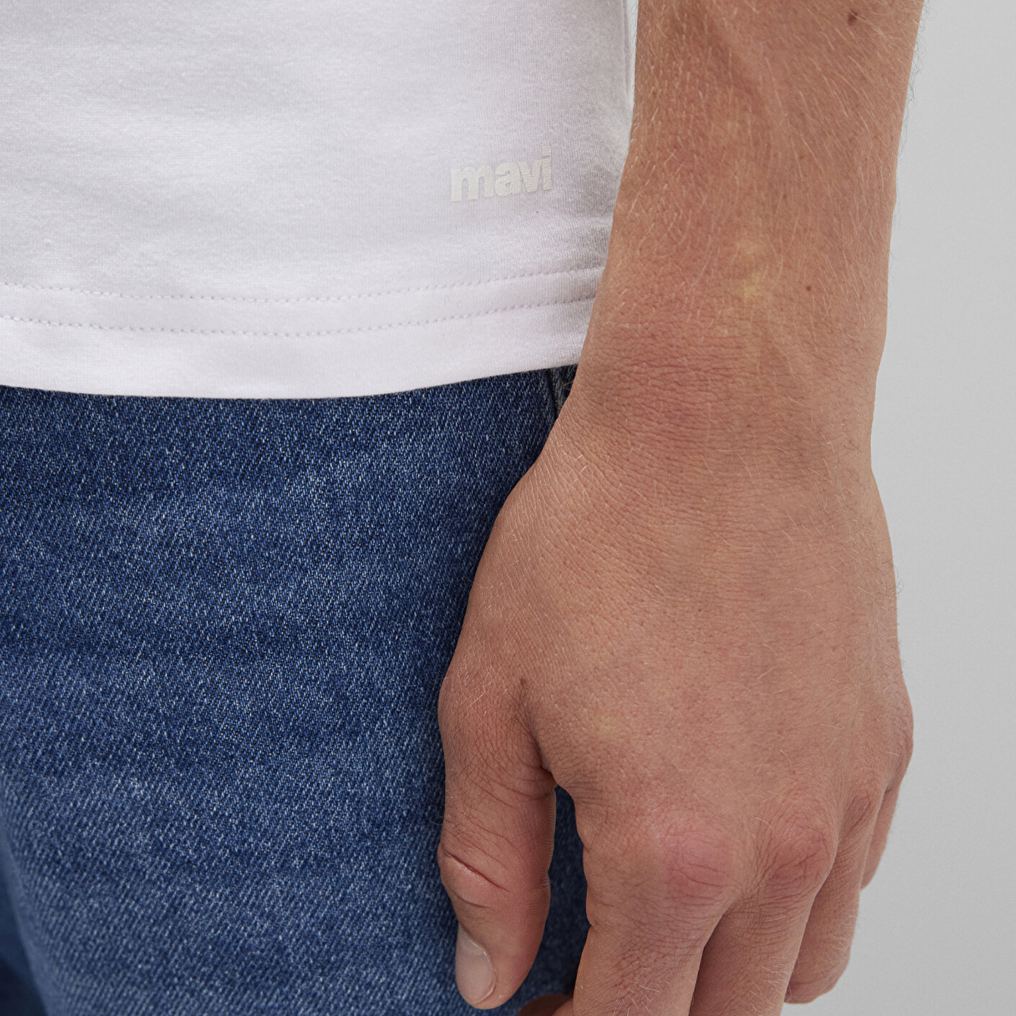 Mavi Stretch Beyaz Basic Tişört Fitted / Vücuda Oturan Kesim 061747-620