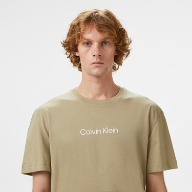  Calvin Klein Hero Logo Comfort Erkek Kahverengi T-Shirt