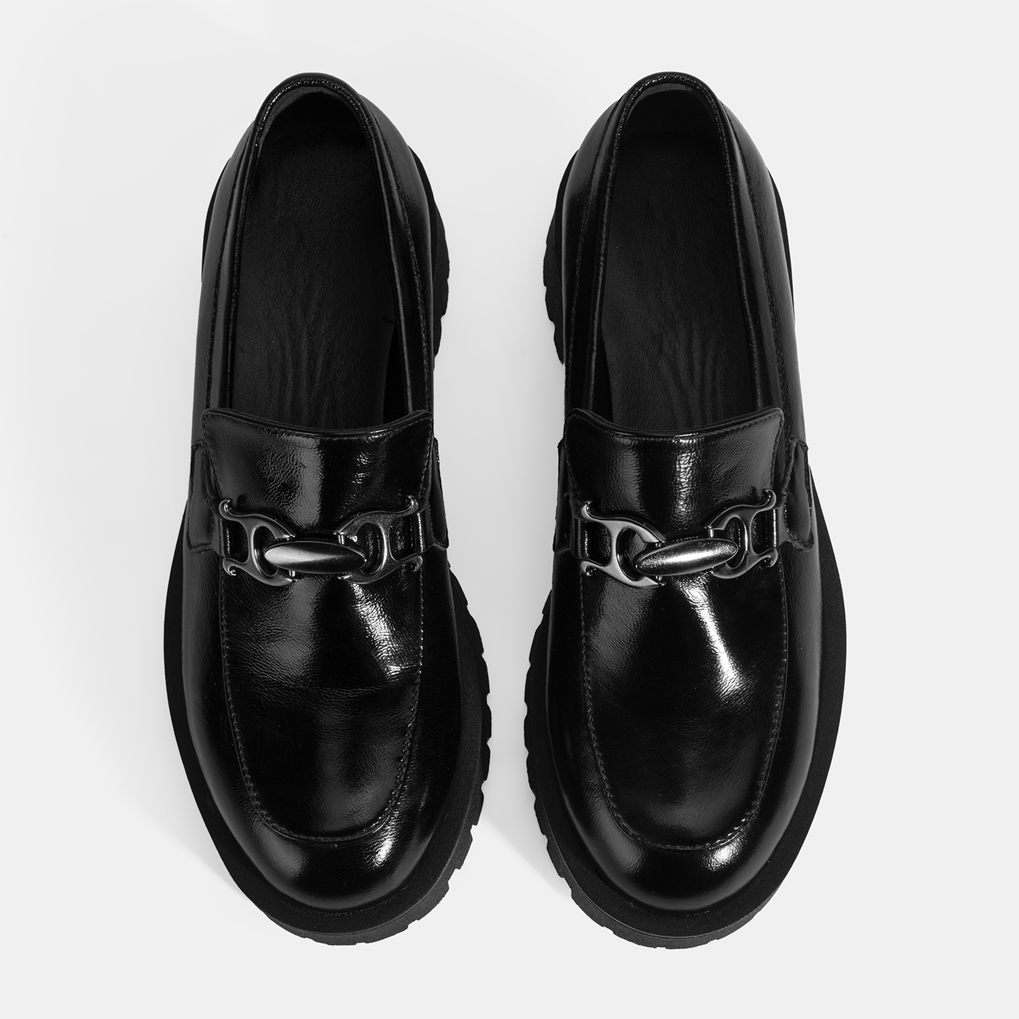 Kadın Siyah Metal Aksesuarlı Rugan Loafer