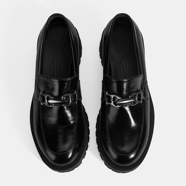  Kadın Siyah Metal Aksesuarlı Rugan Loafer