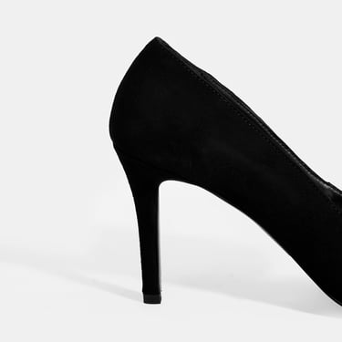  Kadın Siyah Gold Toka Detaylı Süet Topuklu Ayakkabı