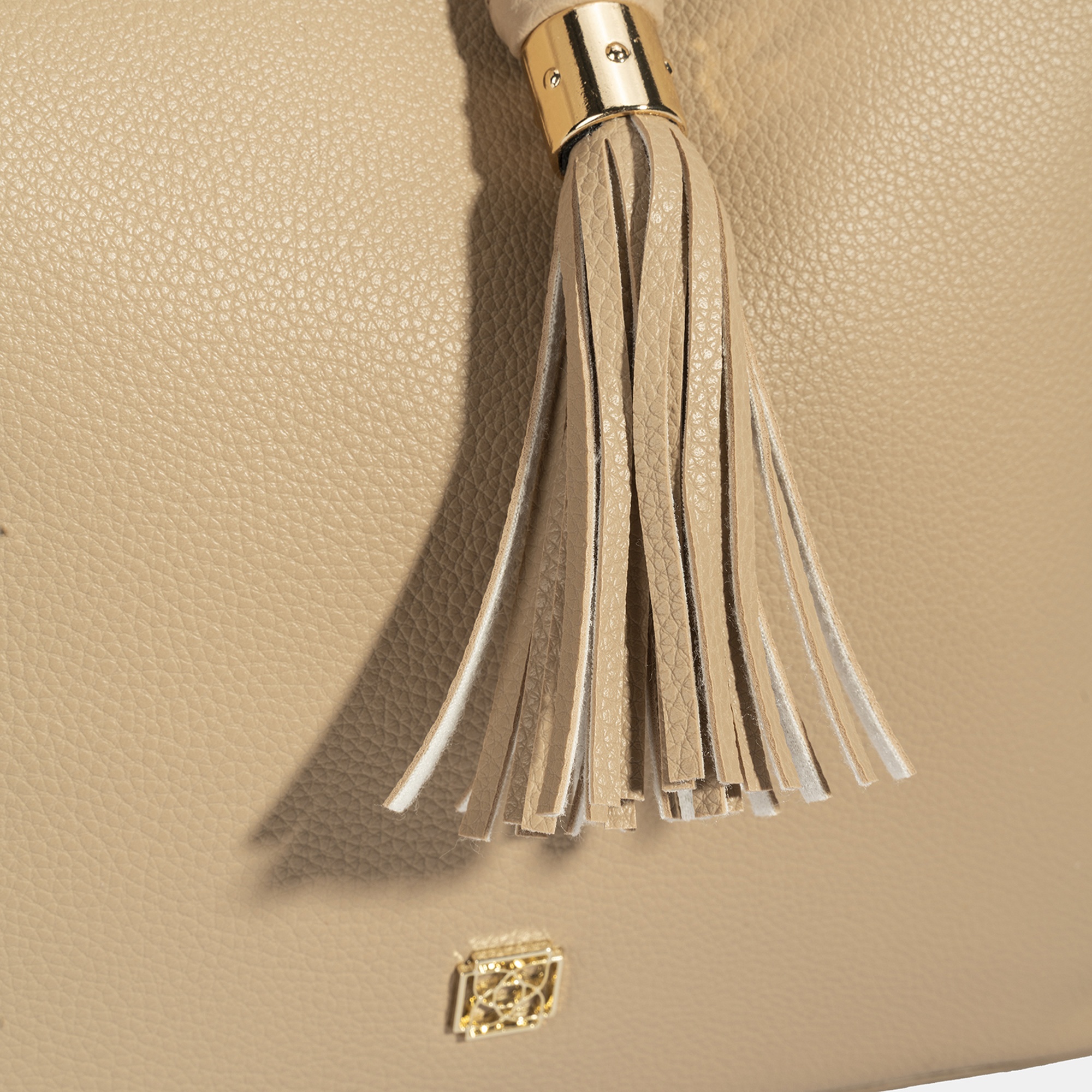 Kadın Bej Püskül Detaylı Omuz Çantası