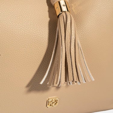  Kadın Bej Püskül Detaylı Omuz Çantası